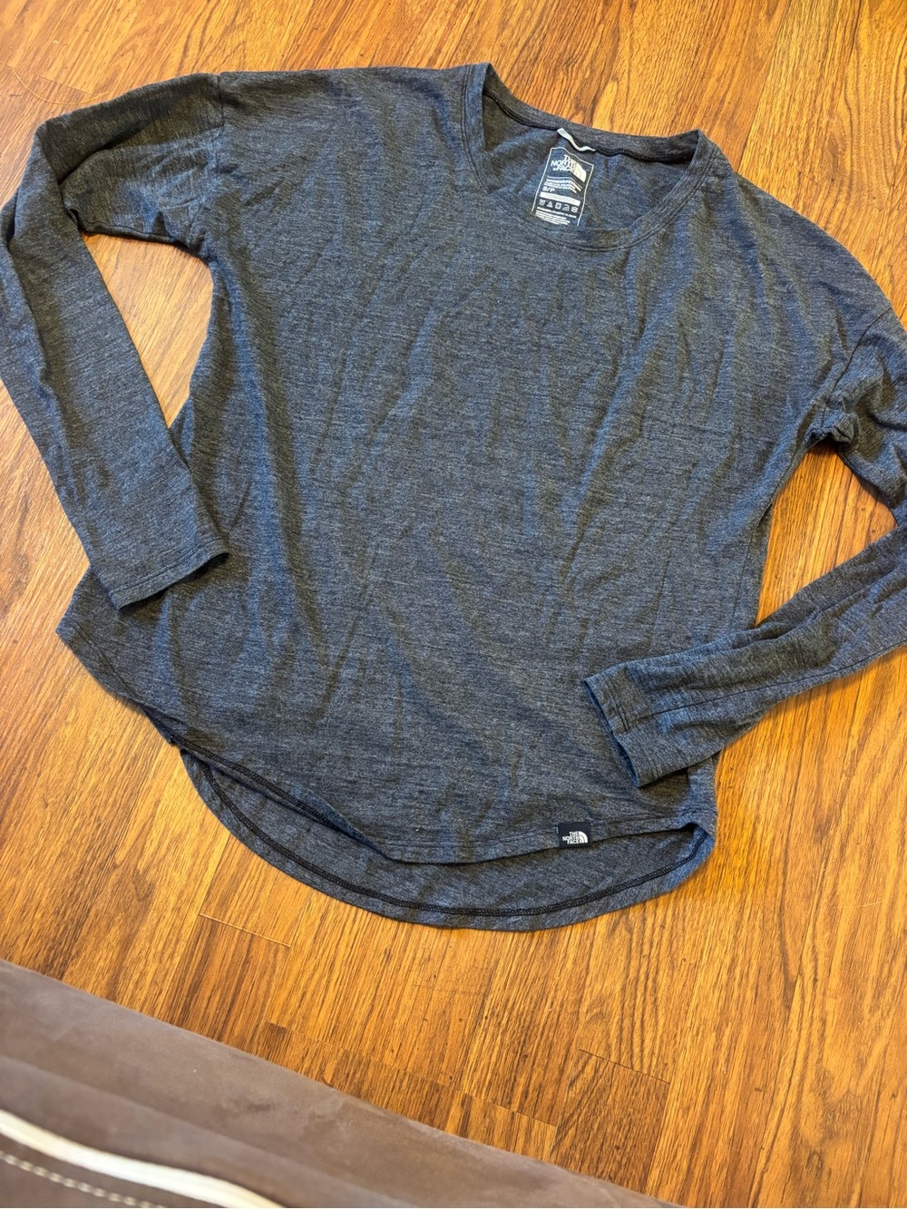 The North Face womens Long-Sleeve Shirt — Charcoal Gray